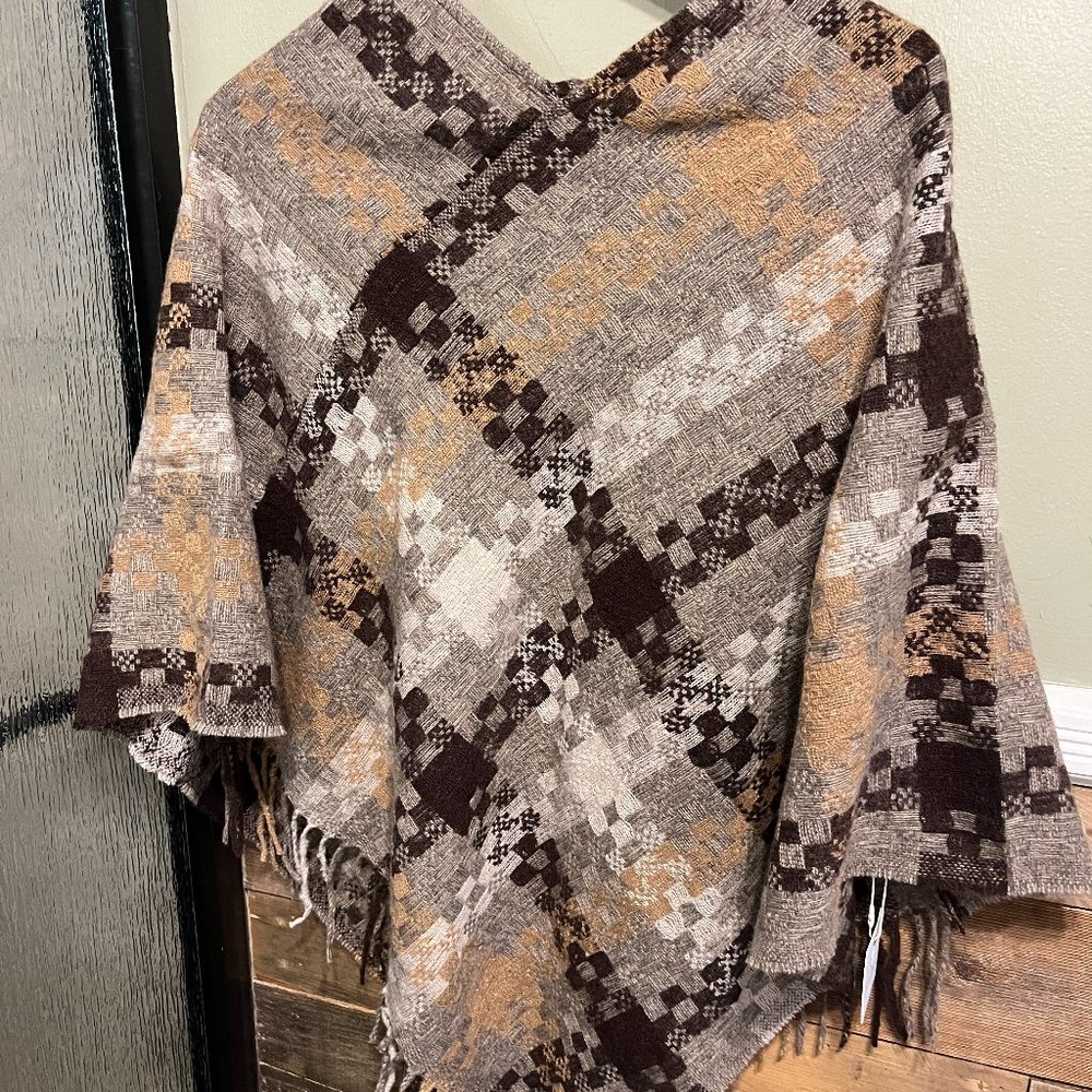 NEW STYLINE Women's Soft Plaid Cardigan Poncho Shawl Wrap in browns NEW